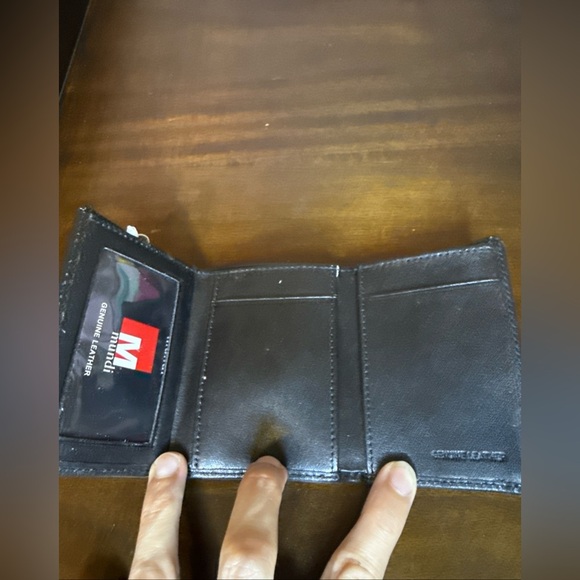 Mundi Genuine Leather Wallet W/ Credit Card Pockets - Picture 3 of 7